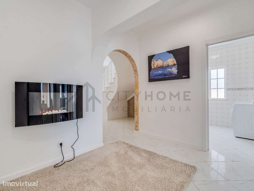 Moradia T3 com piscina e garagem em Lagoa-7