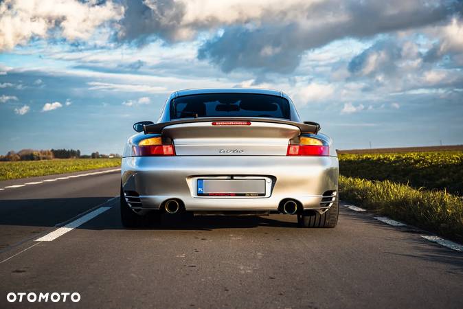 Porsche 911 Turbo - 6