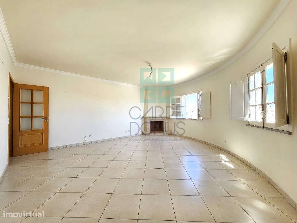 Apartamento T2 com 124,64m2, parqueamento para 2 viaturas, no centr...-2