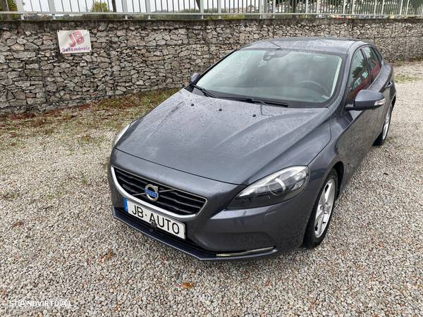 Volvo V40 D2 Momentum - 2