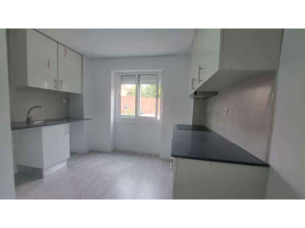 Apartamento T2 Almada Centro Recuperado-5