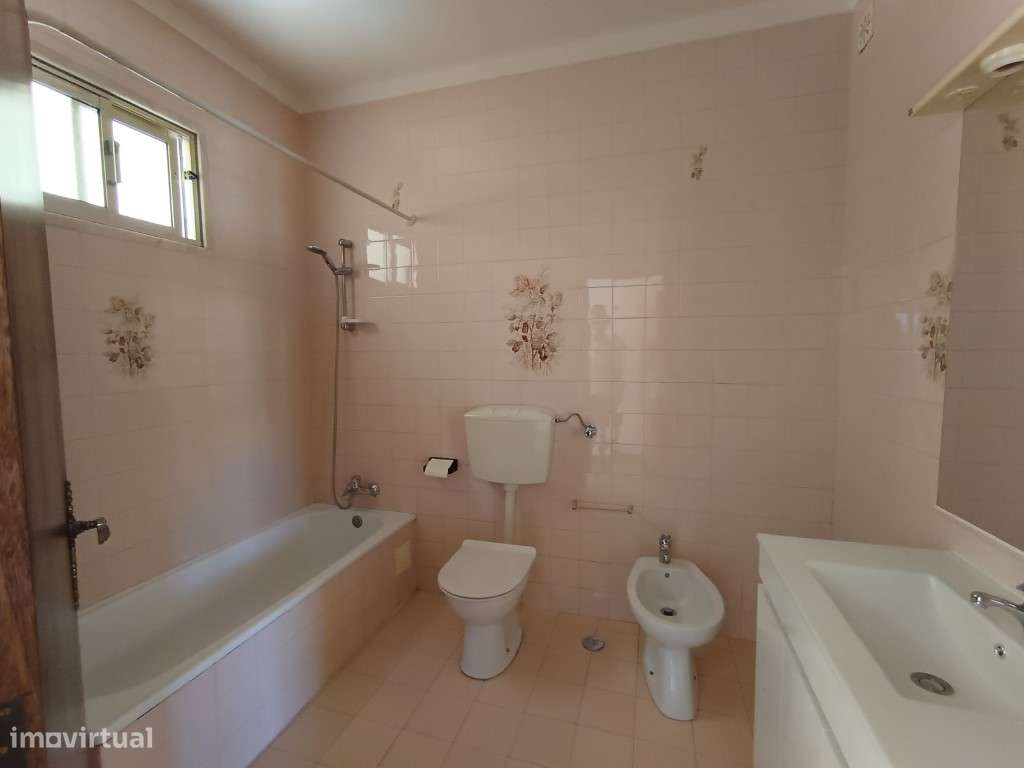Moradia Geminada T3 na Quinta do Conde-16