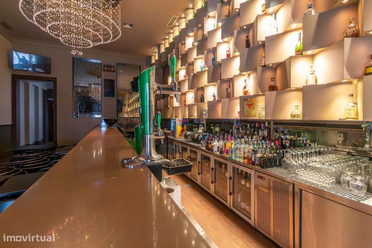 Trespasse de icônico bar na baixa portuense - Grande imagem: 2/21