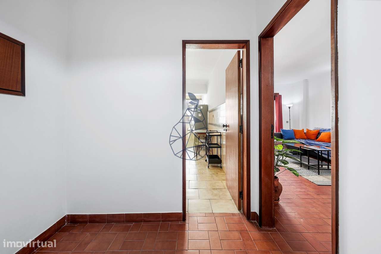 Apartamento T2 com Garagem e Elevador — Portimão-12
