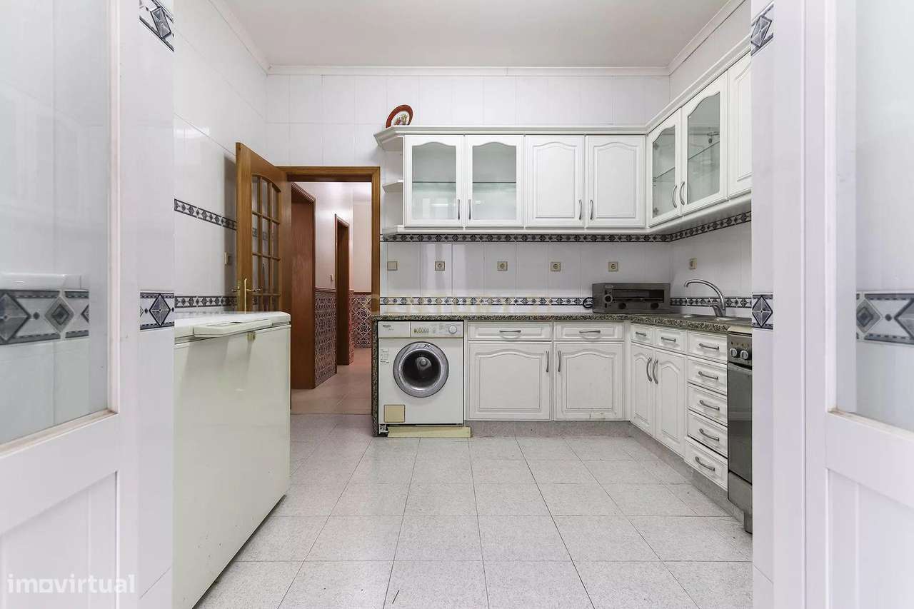 Espaçoso Apartamento T3 no coração de Lisboa-19
