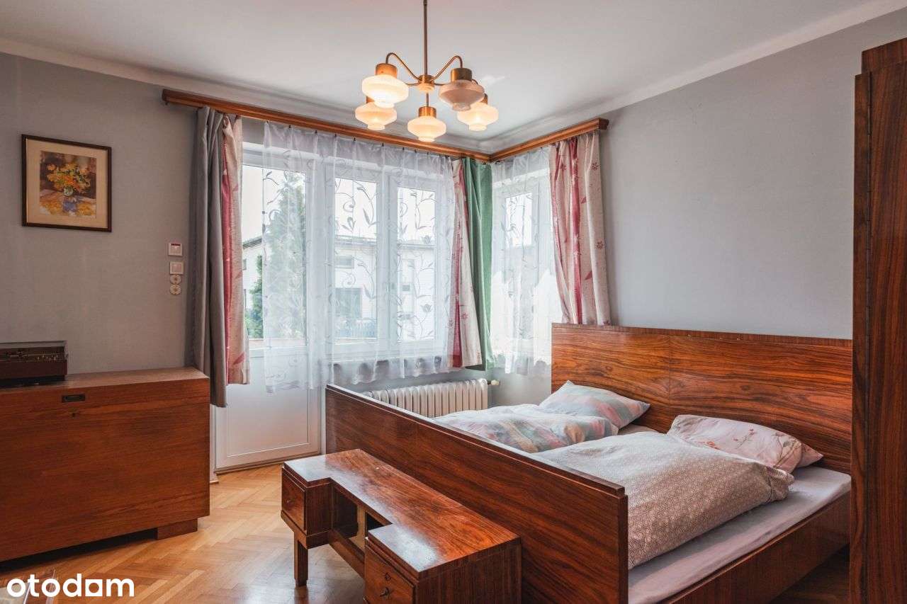 Piękna willa z dużą działką w samym centrum!-7