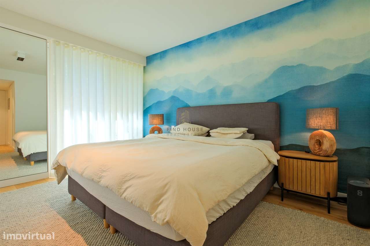 Apartamento T3 em condomínio privado, com terraços e garagem, no Prínc-37