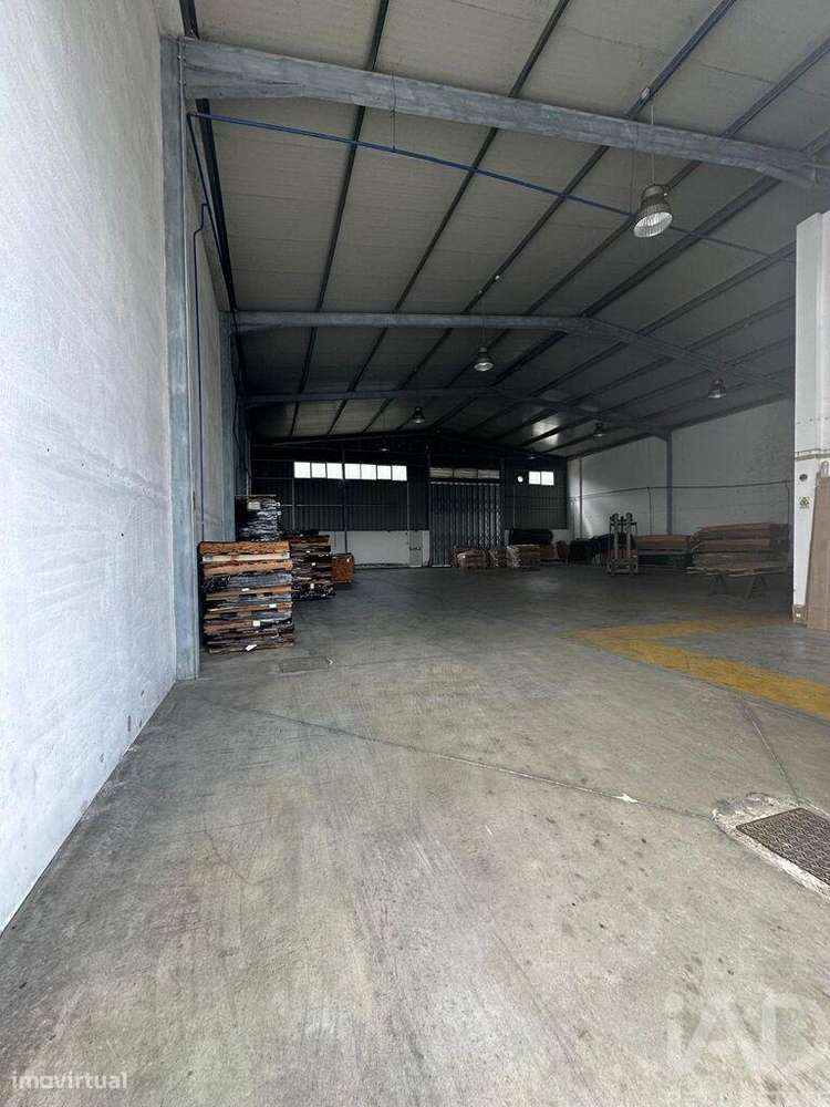 Armazém em Lordelo de 576,00 m2 - Grande imagem: 3/12