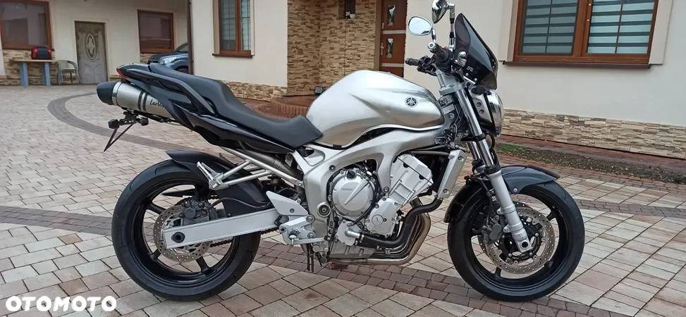 Yamaha FZ - 2