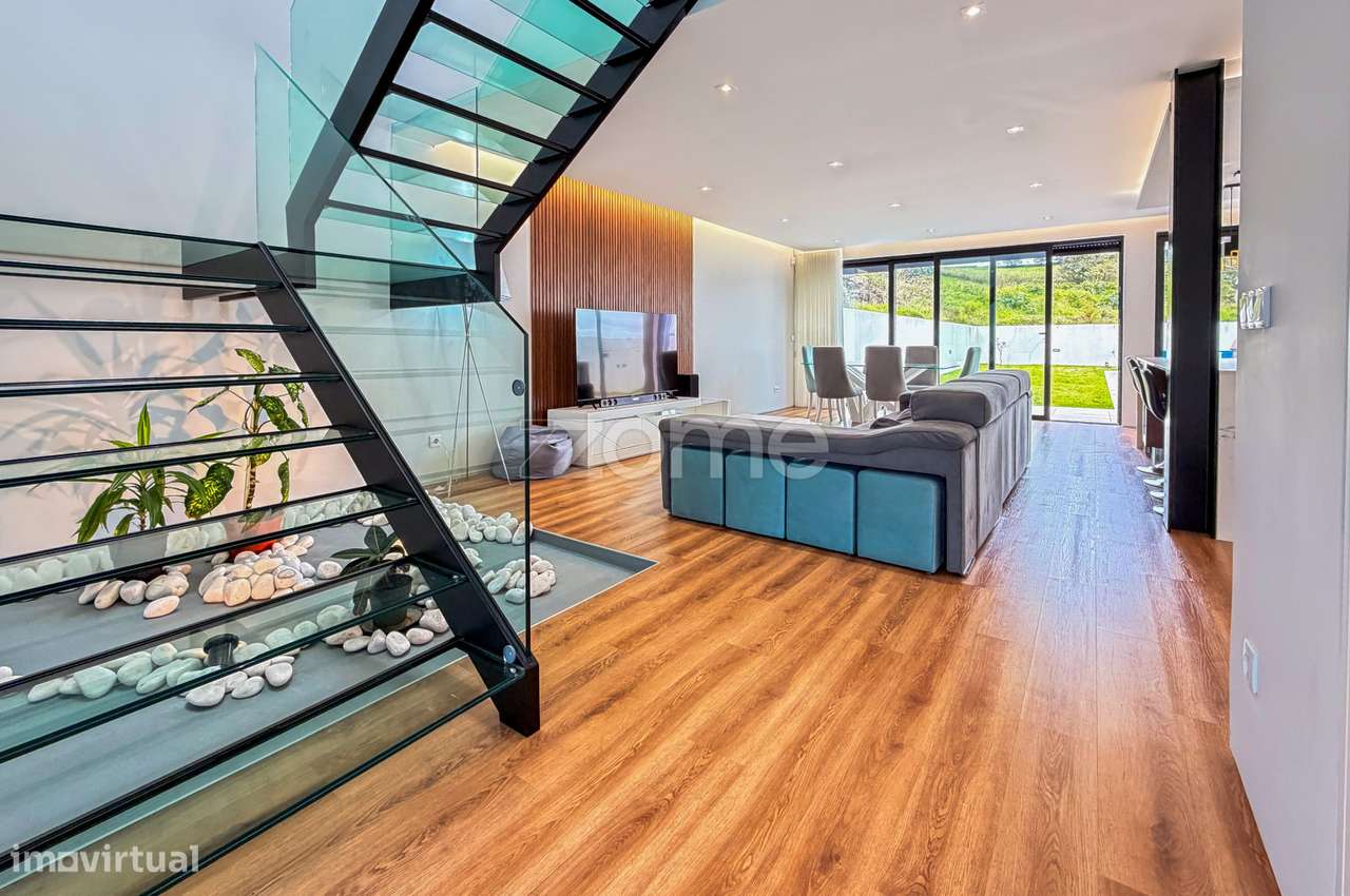 Moradia T4 Premium com jardim e garagem na Lagoa - Grande imagem: 5/36