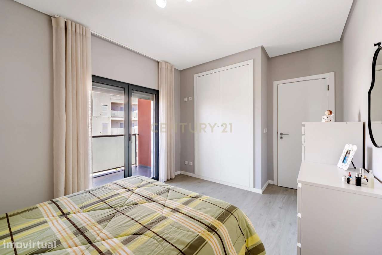 Excelente Apartamento T3+1 Duplex na Quinta da Fábrica, Vale de Milhaç-28