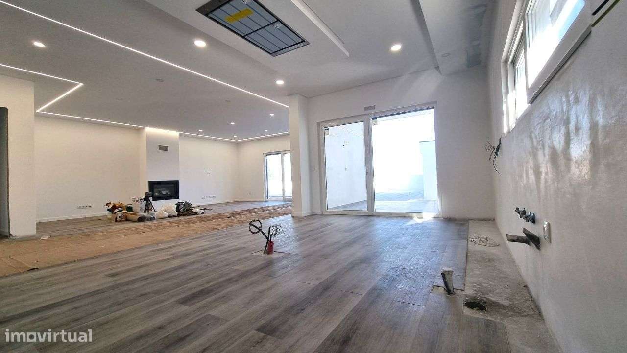 Moradia Térrea, com piscina – Azeitão-4