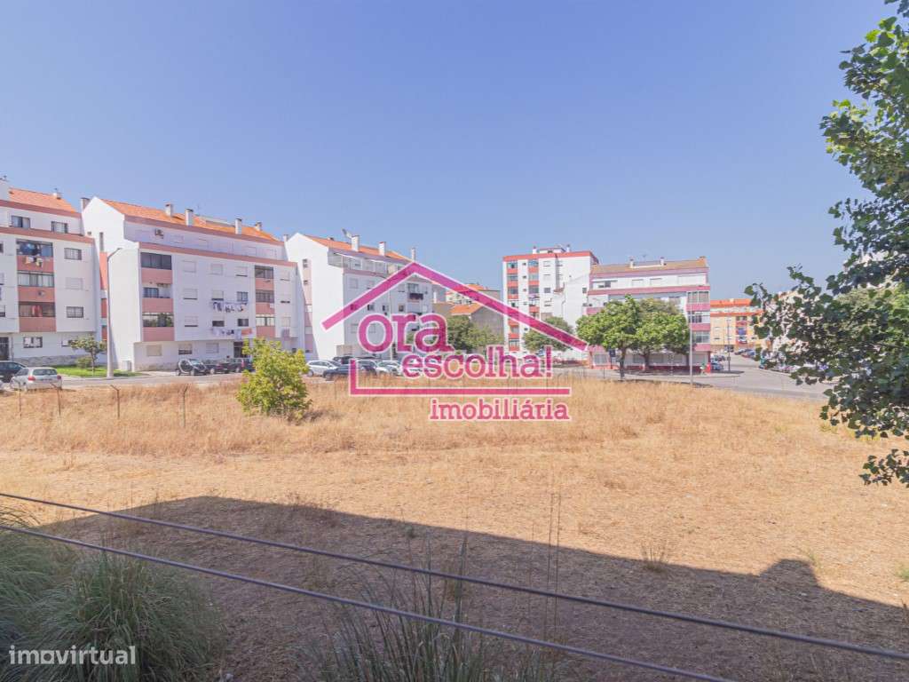 Apartamento T2 + 1 de 2011 com 104 m2 e arrecadação individual na A...-13