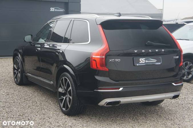 Volvo XC 90 - 7