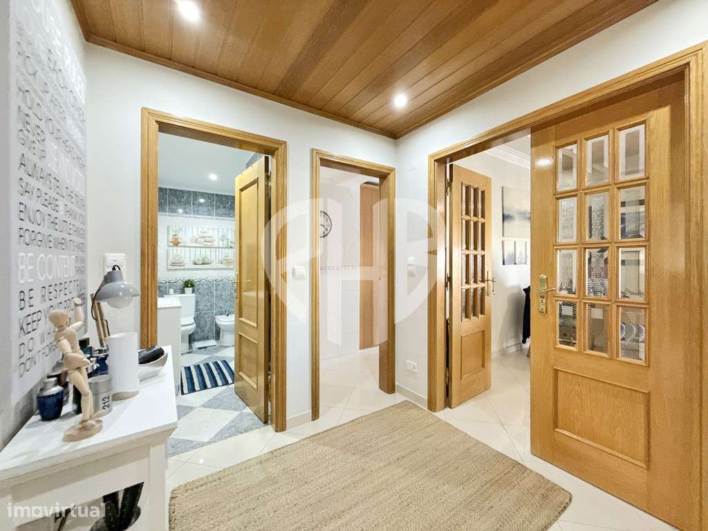 Apartamento T3 / C/Parqueamento // Santa Marta Corroios-1