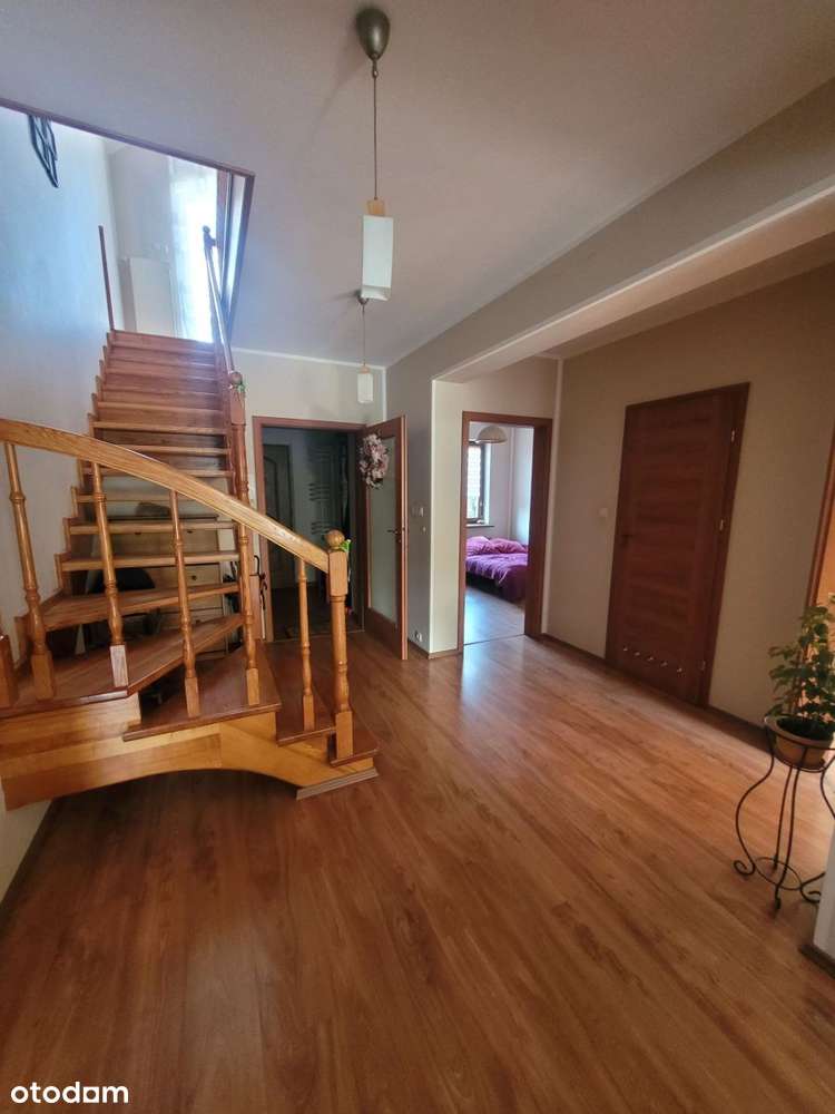 Urokliwy Dom na Sprzedaż z Niepowtarzalnym-7