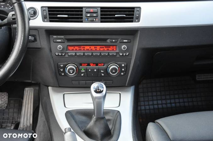 BMW Seria 3 318i Touring Edition Sport - 13