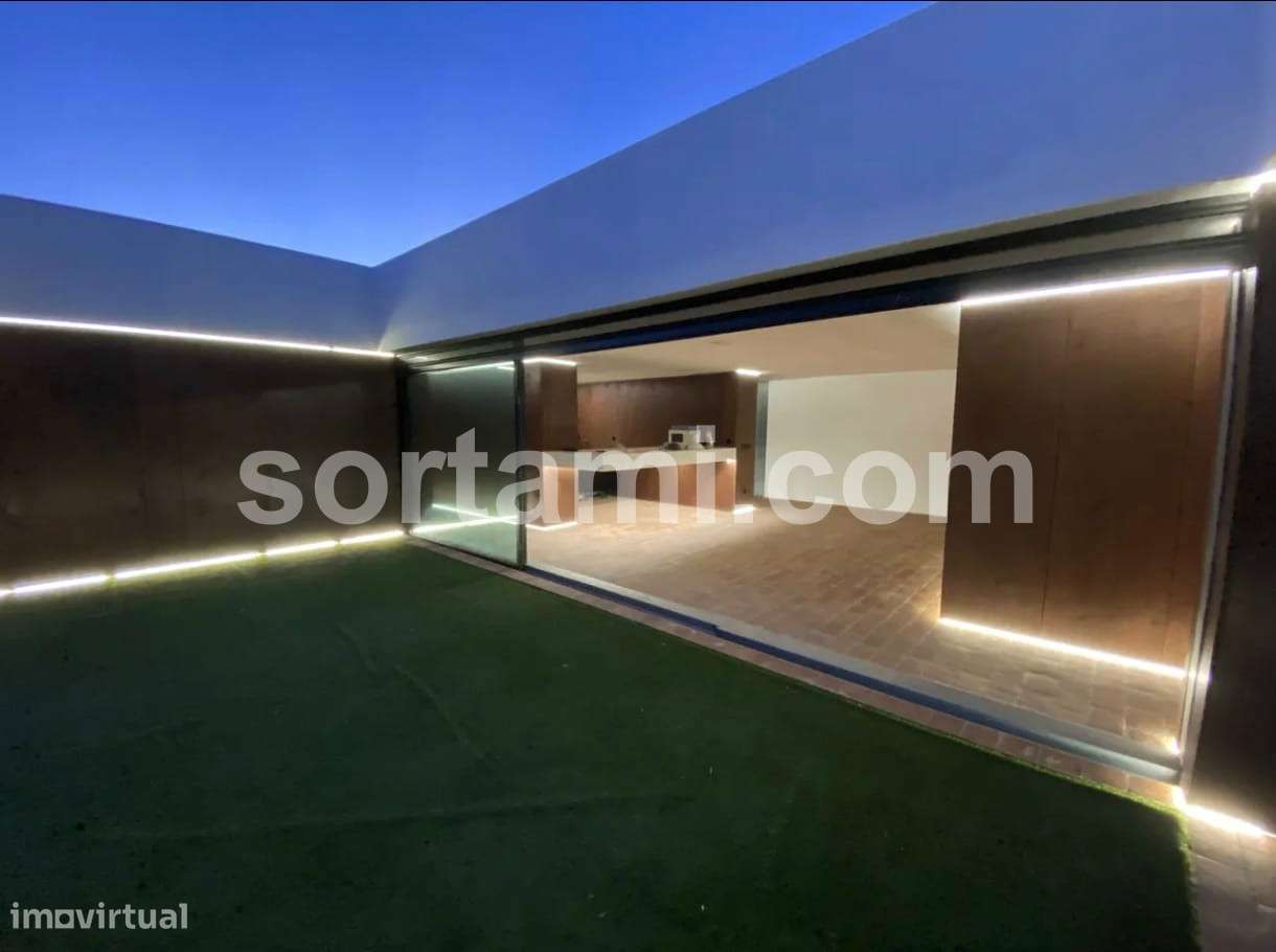 Moradia Isolada T3 Venda em Santa Bárbara de Nexe,Faro - Grande imagem: 2/12