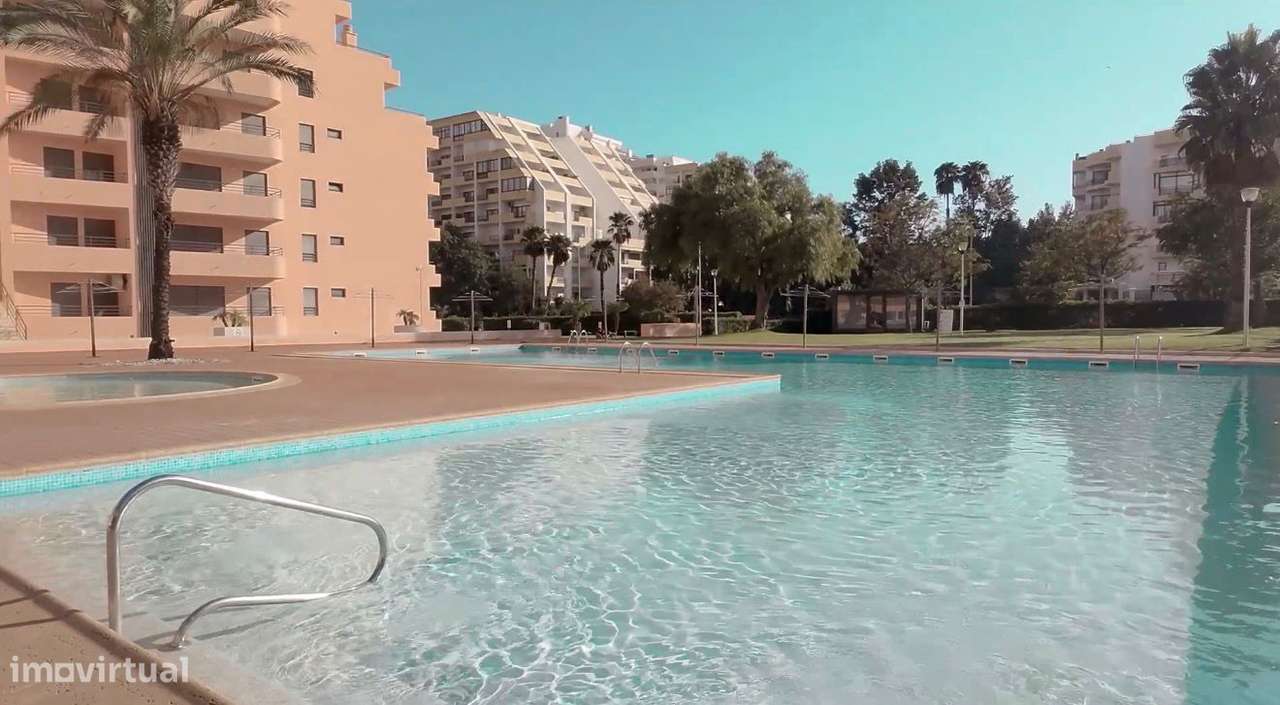 Apartamento T2 com varanda, garagem e piscinas (exteriores e interior) - Grande imagem: 5/41