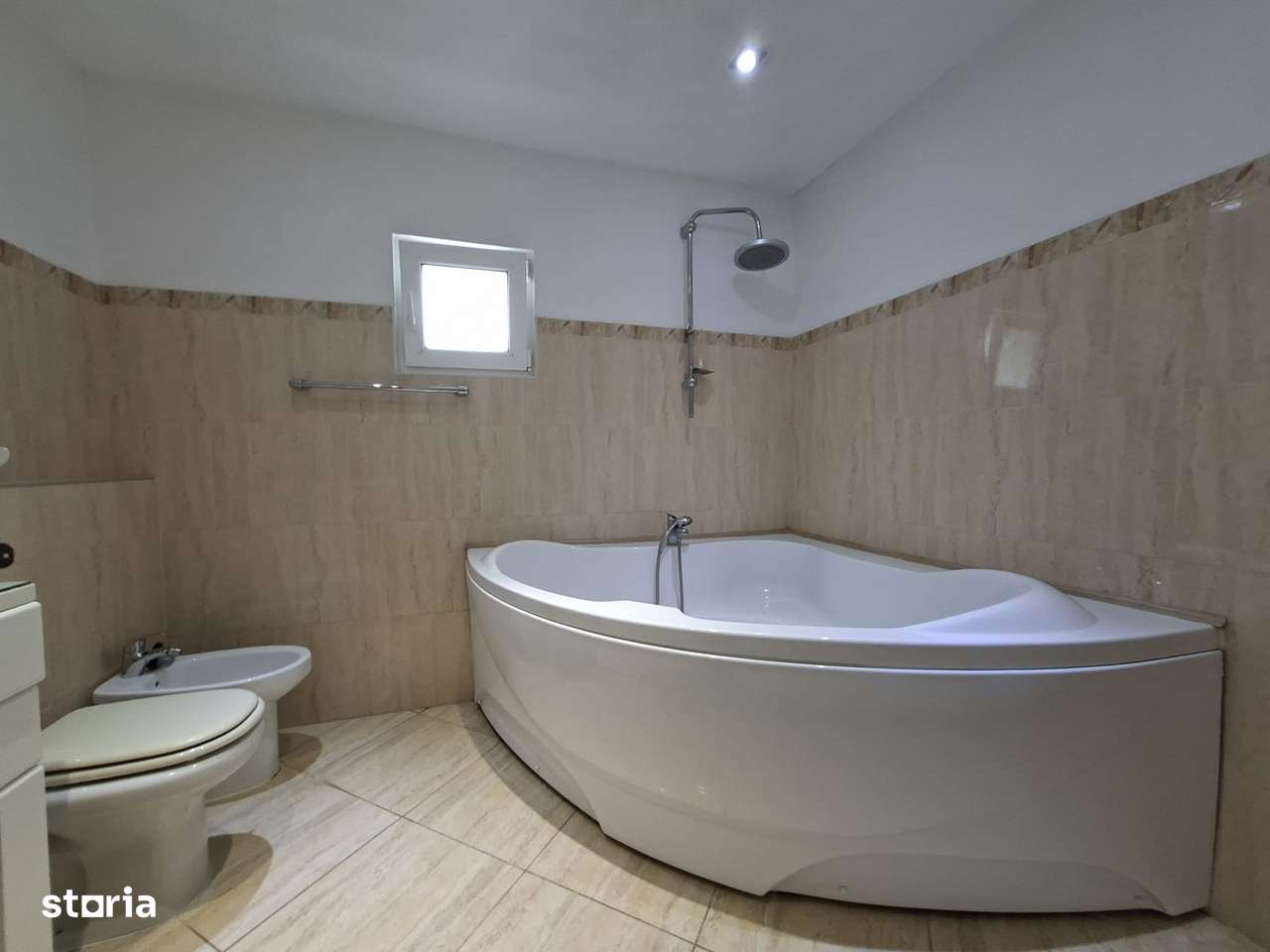 Mioritei (Carrefour) -3 cam decomandat/ 2 bai /centrala /renovat/-10