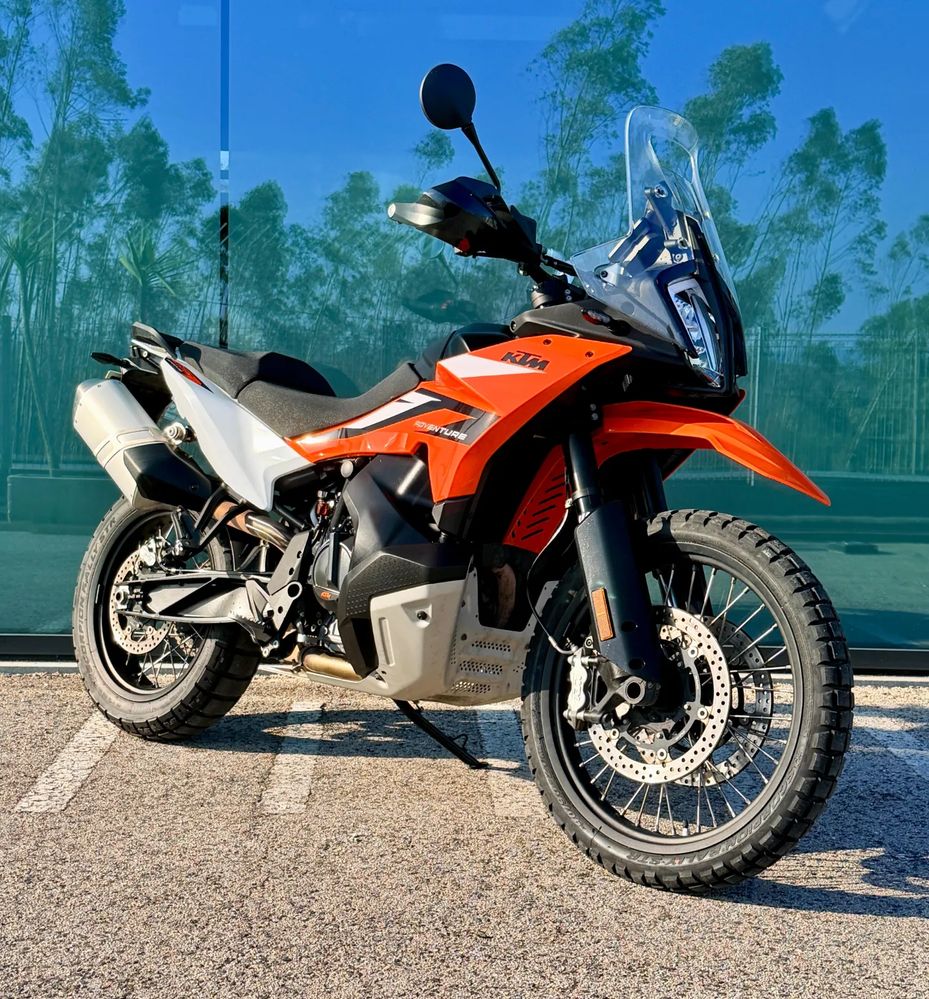 KTM 890