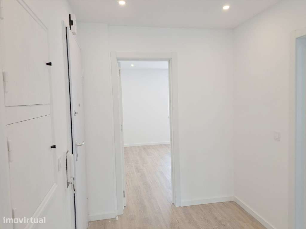 Apartamento T2 com pátio para venda em Algueirão-Mem Martins - Sint...-13