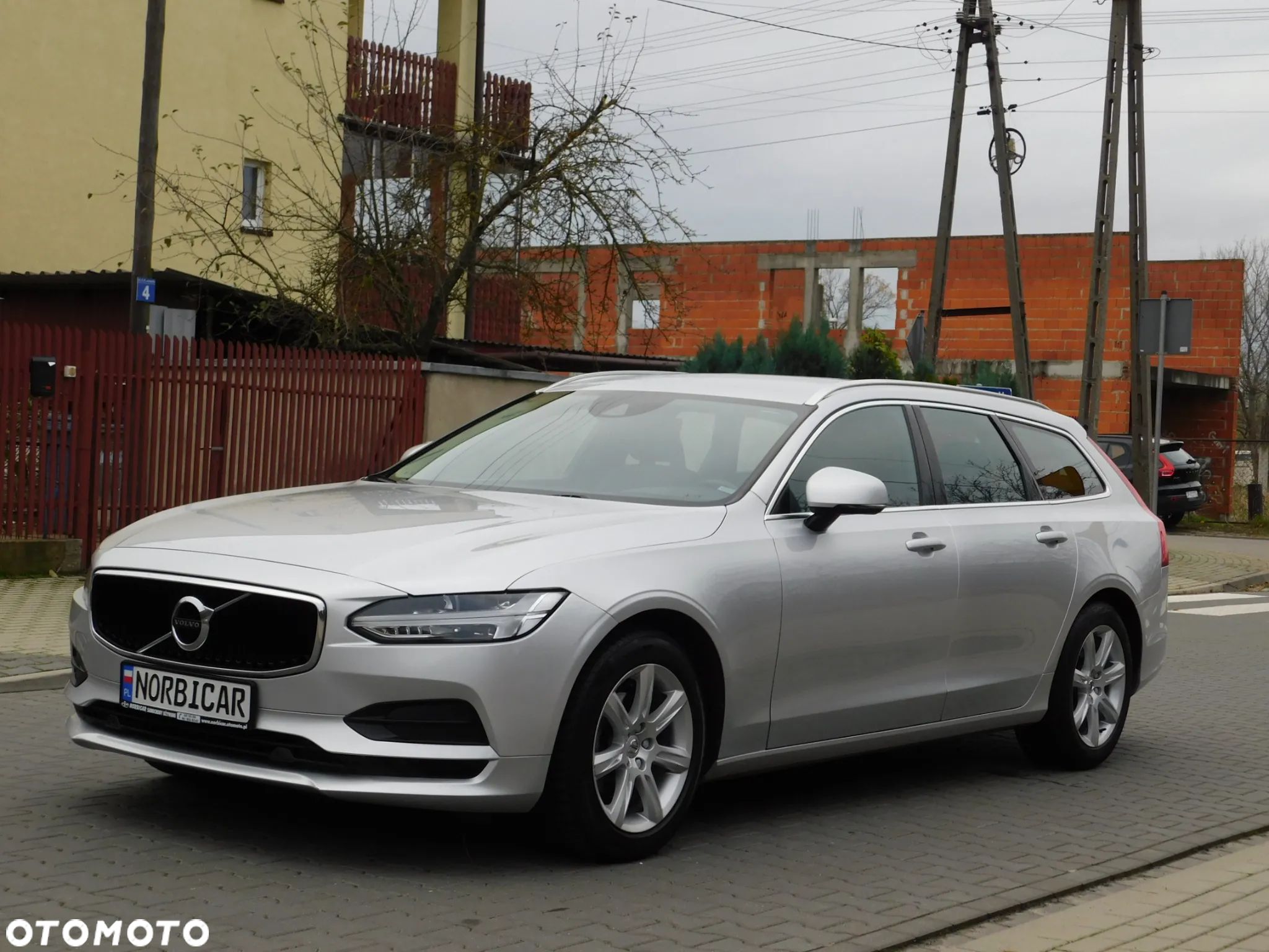 Volvo V90 D3 SCR Momentum Pro - 1