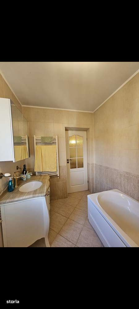 Casă spațioasă cu garaj, aproape de lac - Imagine principală: 5/13