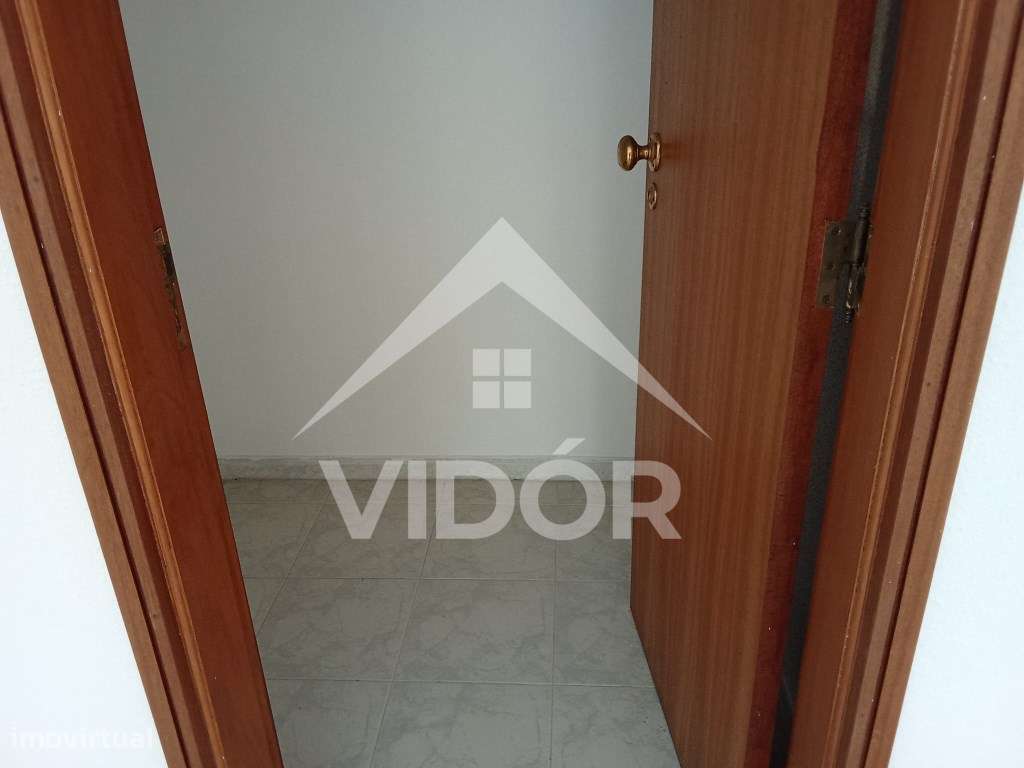 Loja no Novo Mercado Municipal da Baixa da Banheira - CJ - Grande imagem: 3/5