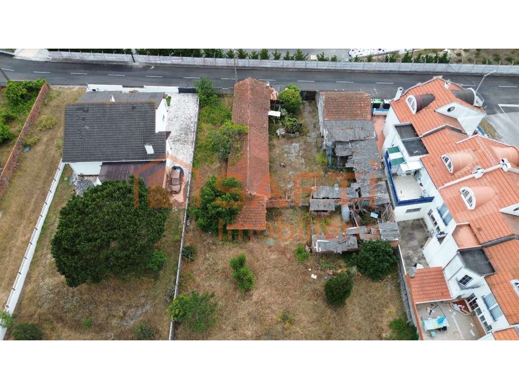 Moradia antiga com Terreno para Construção - Grande imagem: 2/12