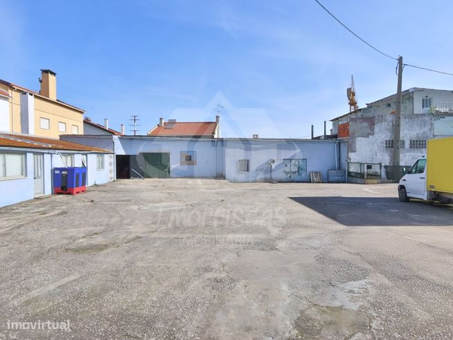 Moradia T3 com anexos inserida em terreno com 1220 m² em São João d...-2