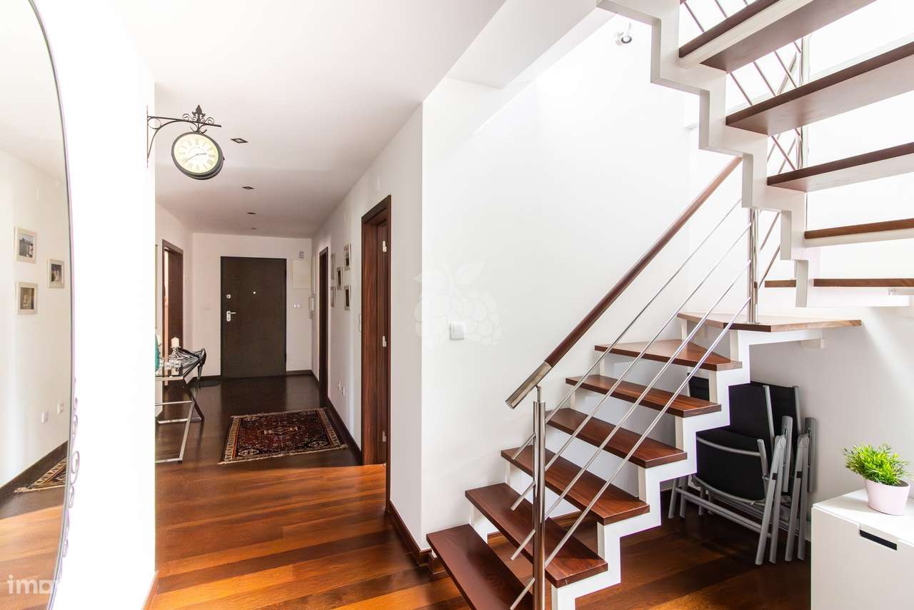 Apartamento T4 Duplex Costa da Guia-33