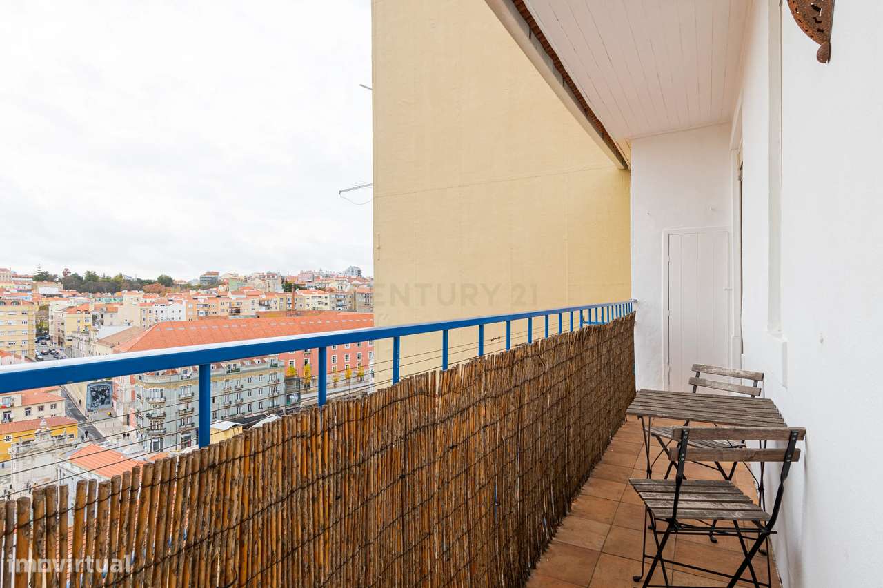 Descubra o Charme da Rua da Bombarda: T3 com Terraço e Vista Deslumbra-8