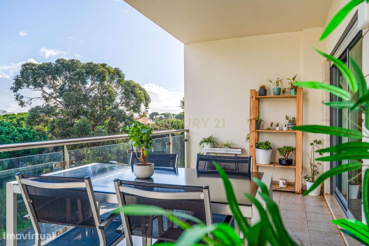 Excelente apartamento T2 com varanda ampla, piscina e campo de ténis.-17