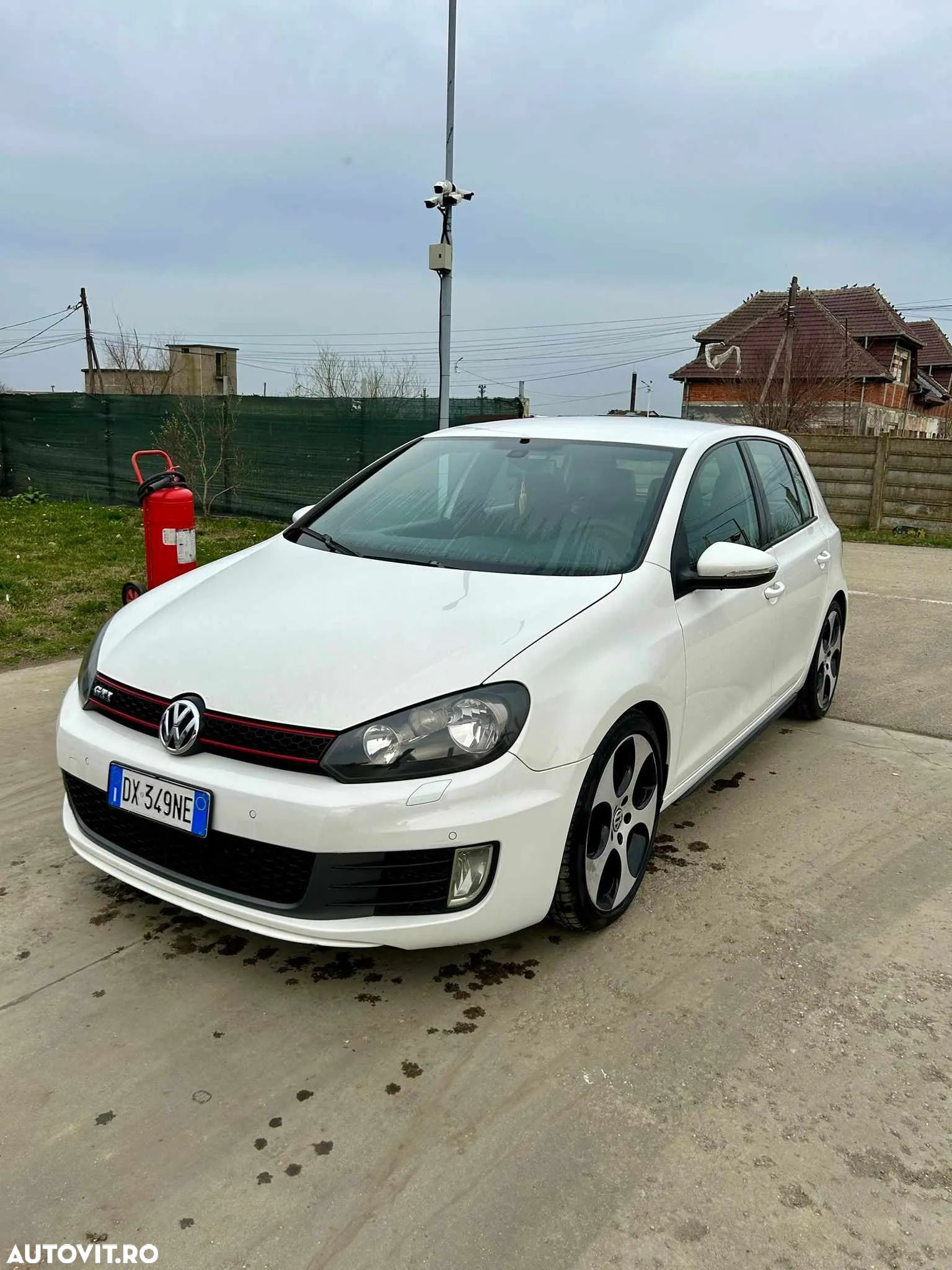 Volkswagen Golf - 1