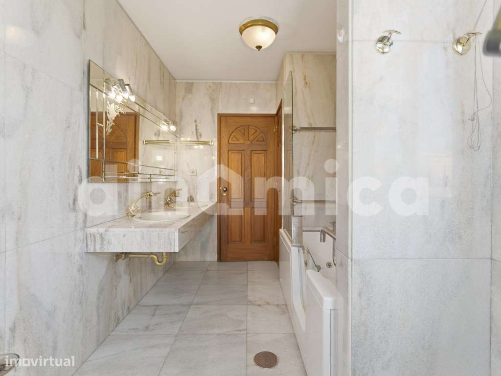 Apartamento T3+1 com 4 Frentes na Póvoa de Varzim - A 350m da Praia-28