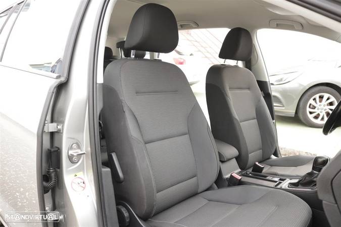 VW Golf Variant 1.6 TDi Confortline DSG - 21