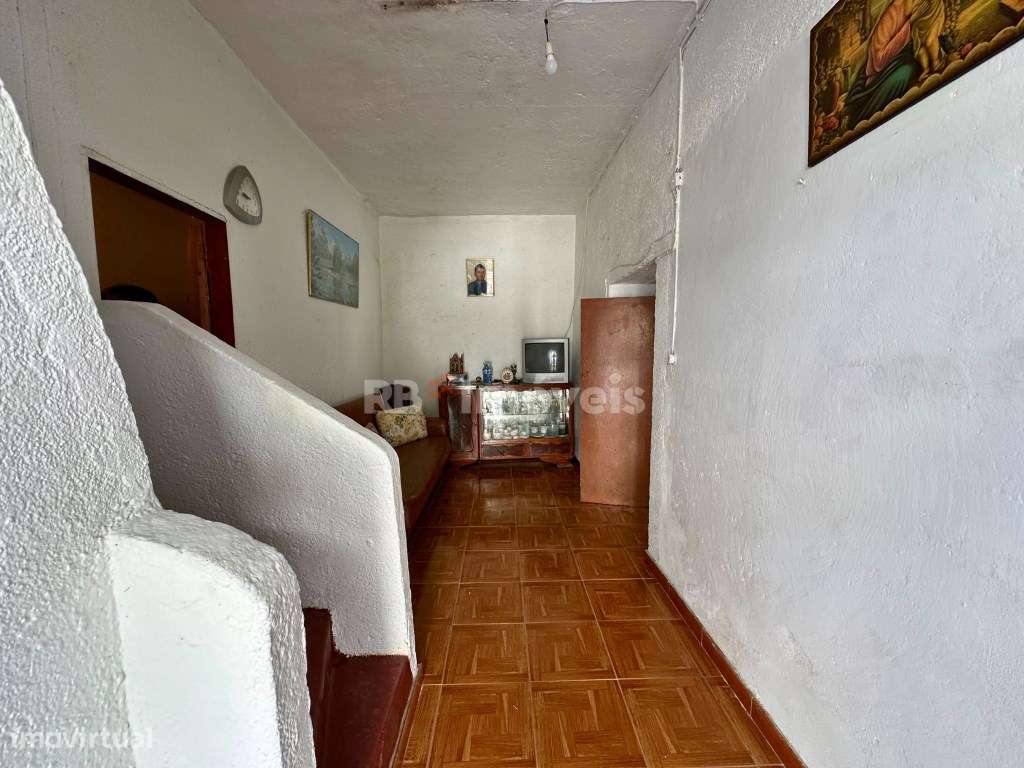 Moradia T4 de dois pisos e logradouro, perto da cidade de Torres Novas - Grande imagem: 5/28
