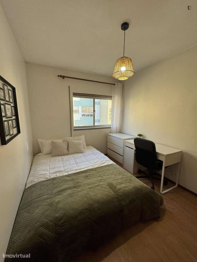Quarto - localizado em Norton de Matos Coimbra - Grande imagem: 5/8