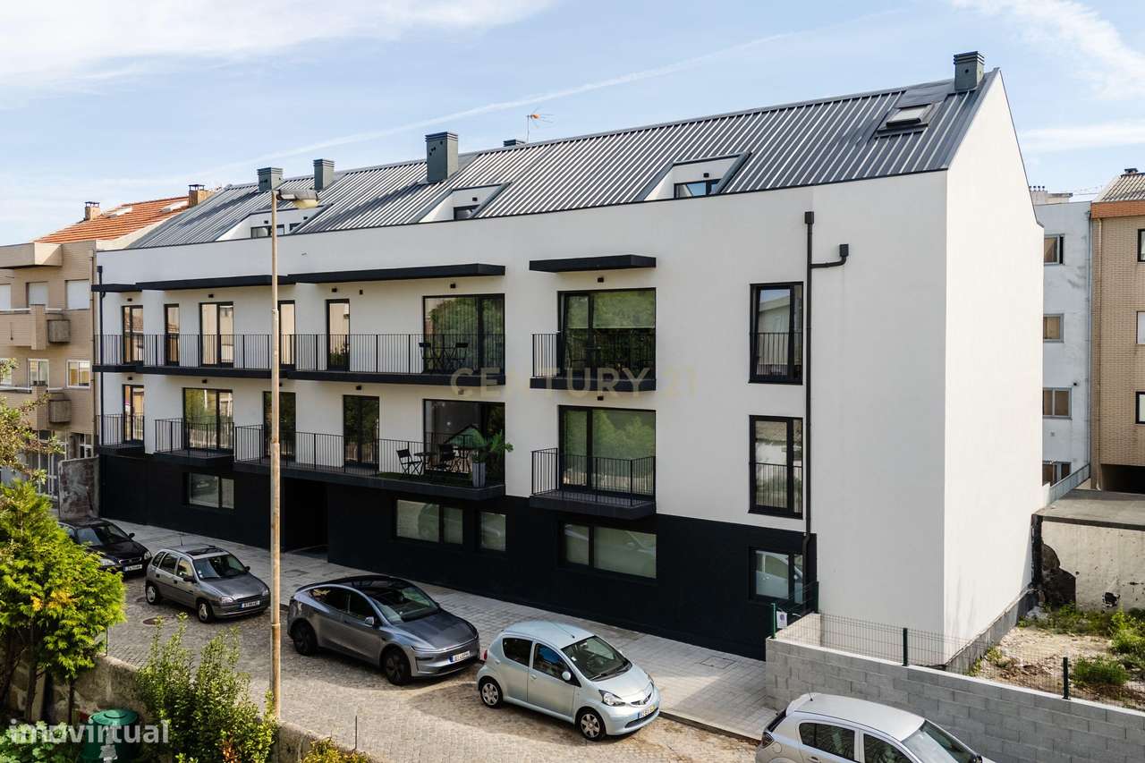 Apartamento T3 Duplex na Senhora Da Hora com Varandas e Estacionamento - Grande imagem: 2/53