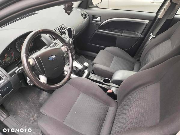 Ford Mondeo - 8