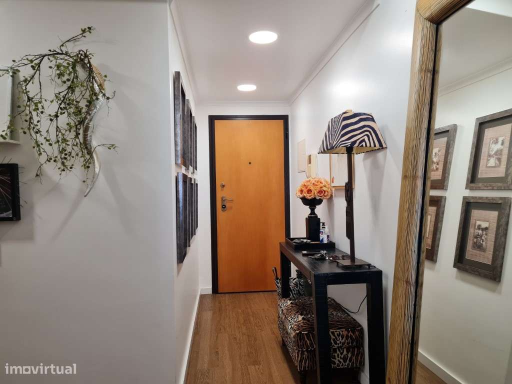 Vende-se T2 com ótima vista de mar-9