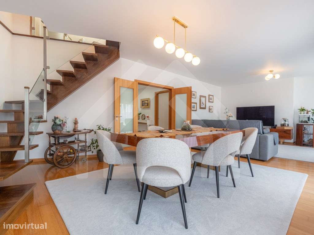 Apartamento T3 | Com aproveitamento de sótão | Alqueves-0