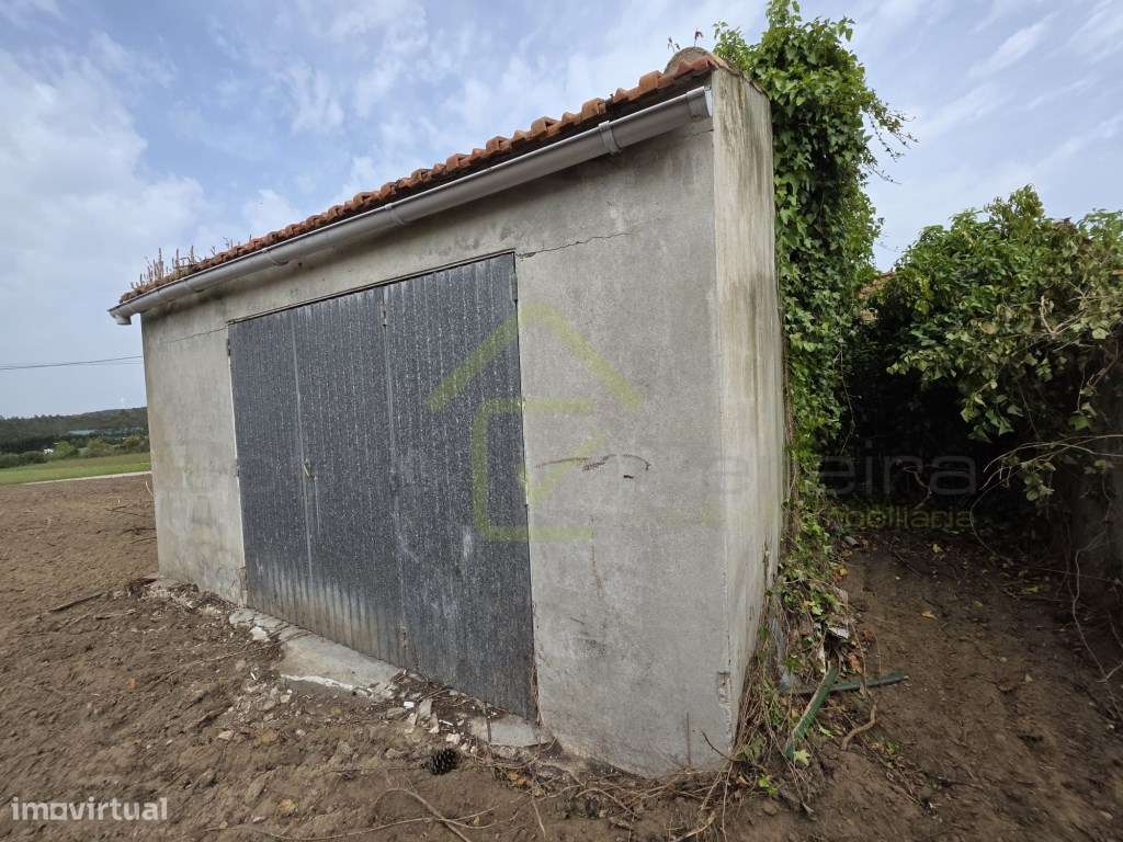 Casa Térrea para recuperar em terreno de 1840m2-5