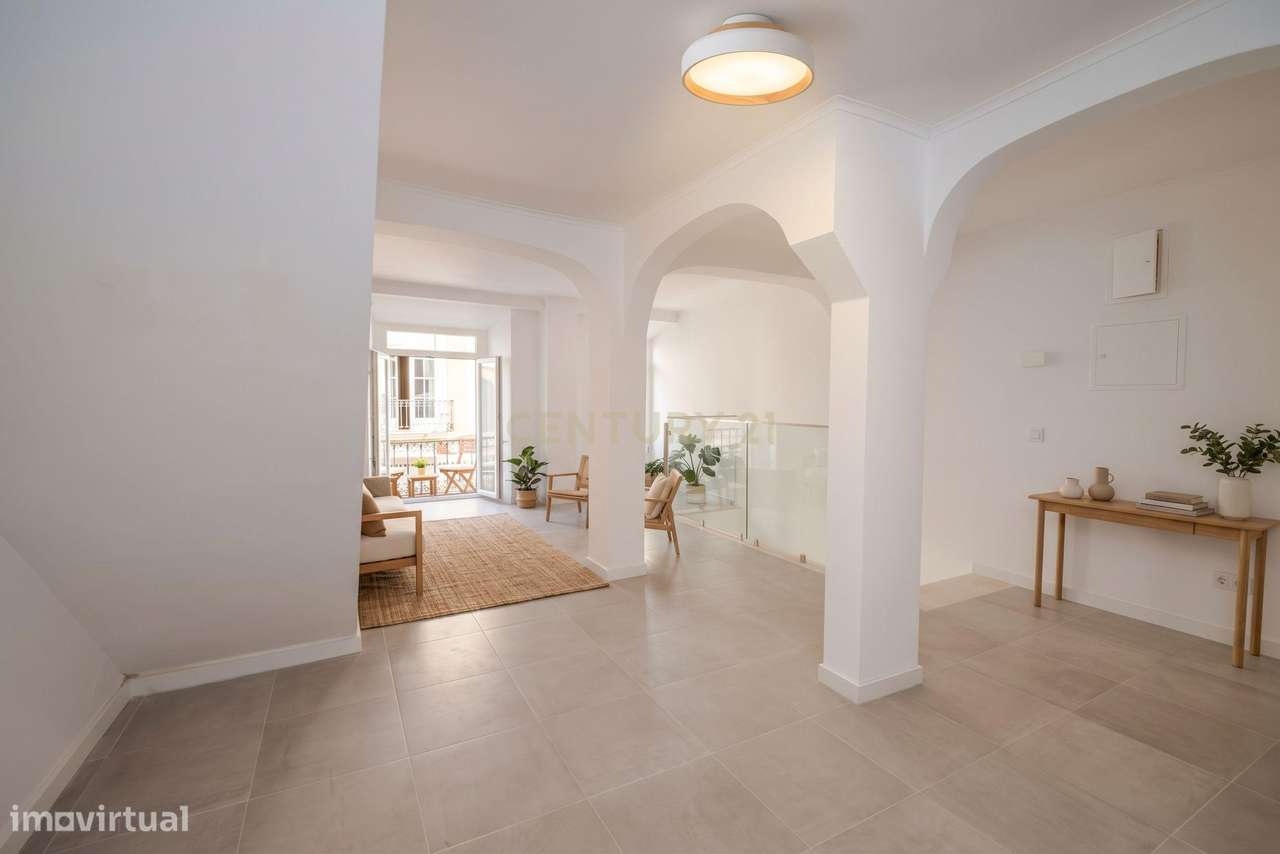 Prédio c/ 2 apartamentos (T1 e T2) com Pátio e Terraço - Centro Histór-38