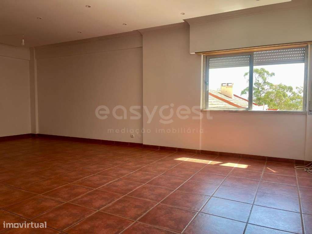 Apartamento T2 com áreas generosas e vista desafogada - Odivelas - Grande imagem: 3/30