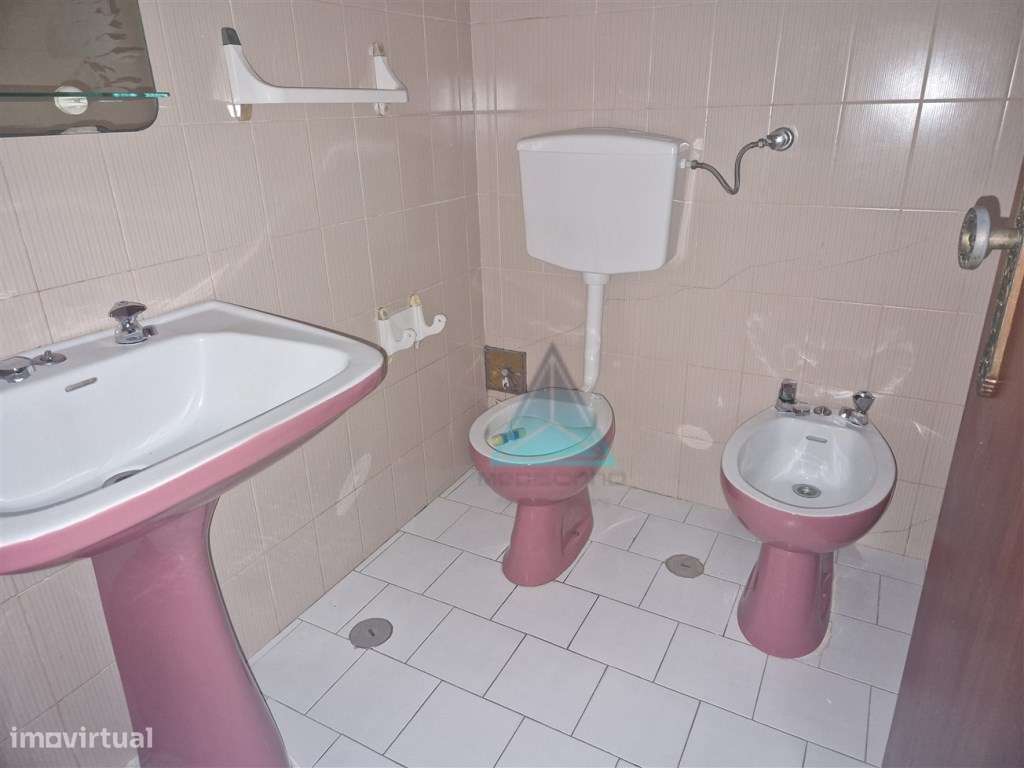 T3 Arrentela * * * 1 ANDAR * BOAS ÁREAS-8