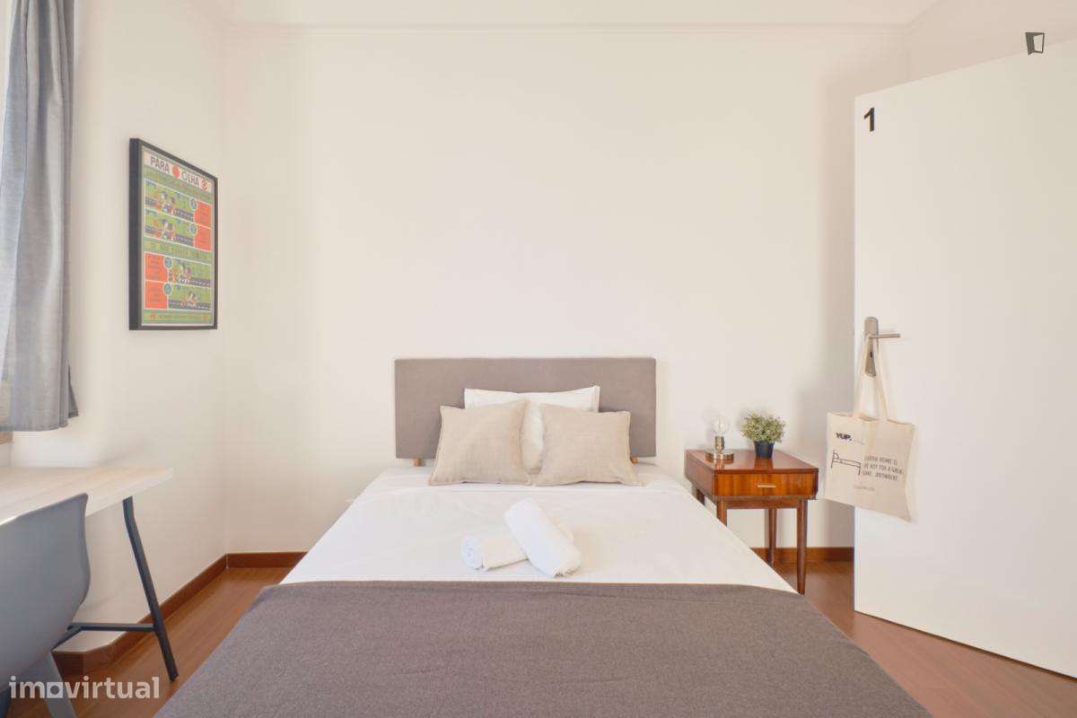 Quarto - localizado em São Sebastião Lisbon - Grande imagem: 3/20