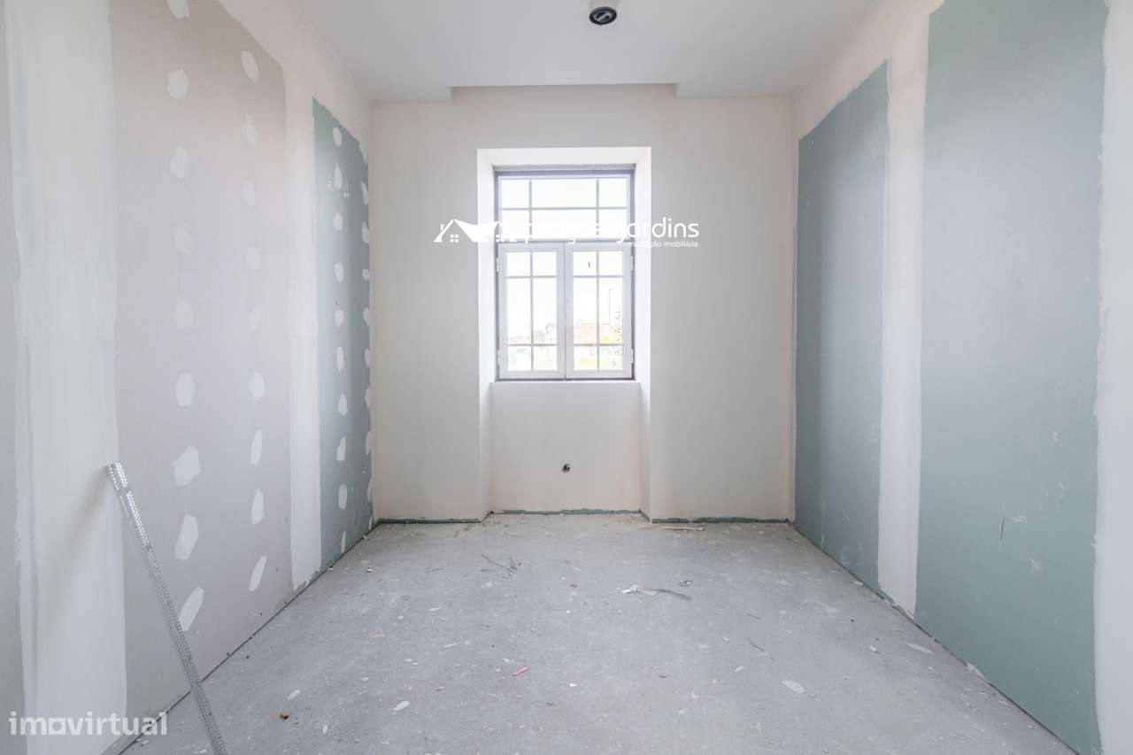 Moradia T3 com História, Conforto Moderno e Proximidade à Praia-14