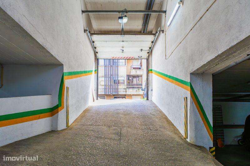 Apartamento T2 C/ elevador - Condomínio Fechado em Mina de Água, Amado-26